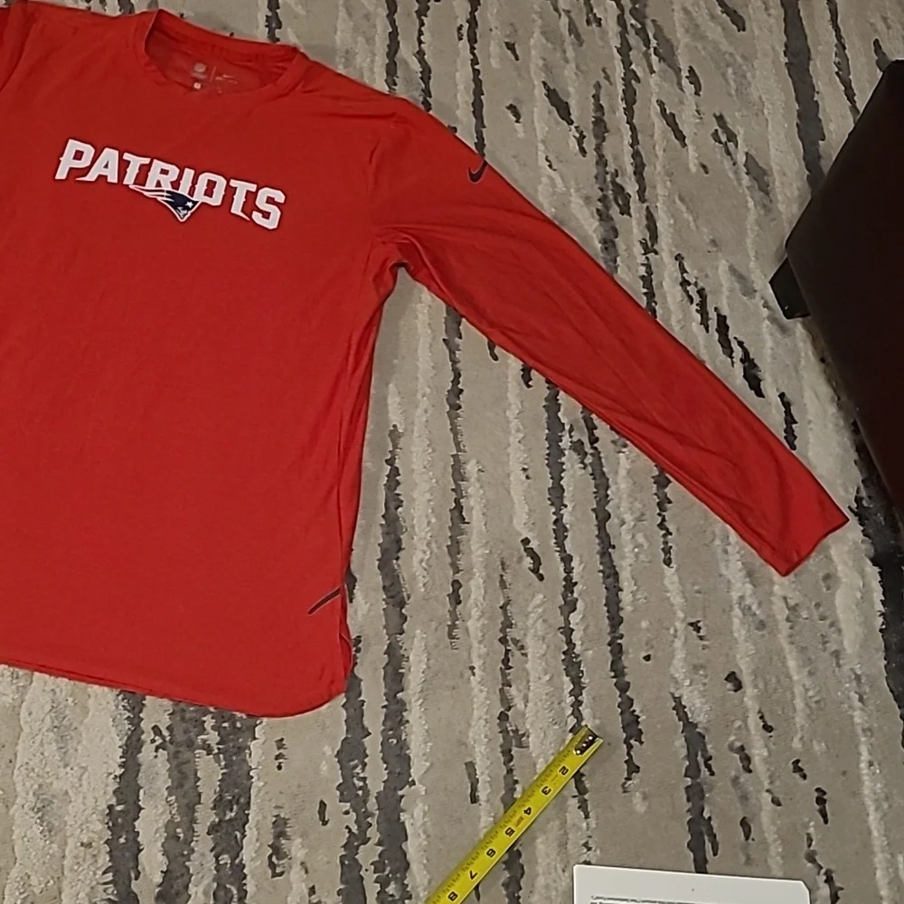 Nike NFL New England Patriots Sideline long sleeve, size med. UNISEX